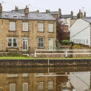 Canalside Kildwick